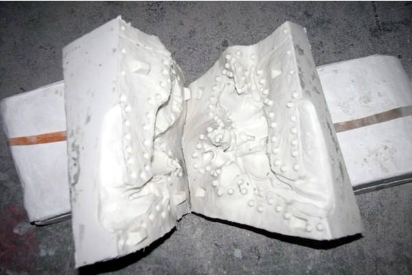 如何避免模具硅膠制品破裂？