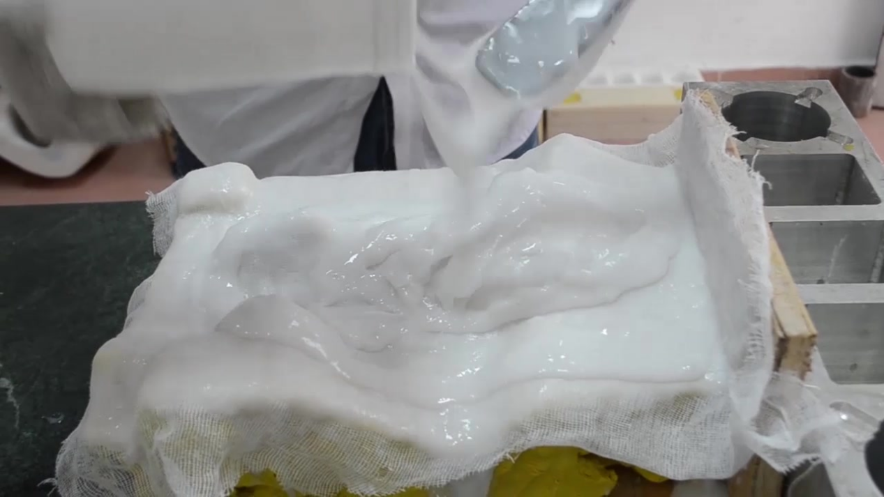 縮合型模具硅膠刷模和倒模適合用什么硬度的硅膠？