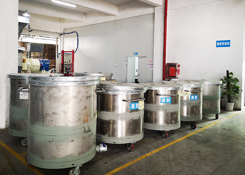 如何選擇靠譜的液體硅膠廠家？這些要點需牢記